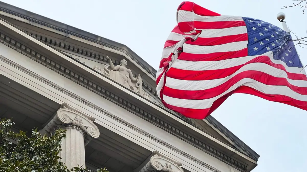 SEC processa homem do Texas por suposto esquema cripto de $12,3 milhões com bots de IA falsos