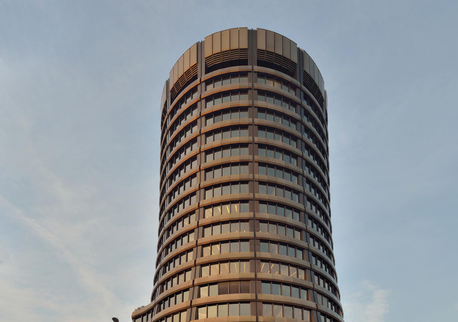 BIS compara stablecoins a ETFs e alerta para risco cambial em economias frágeis