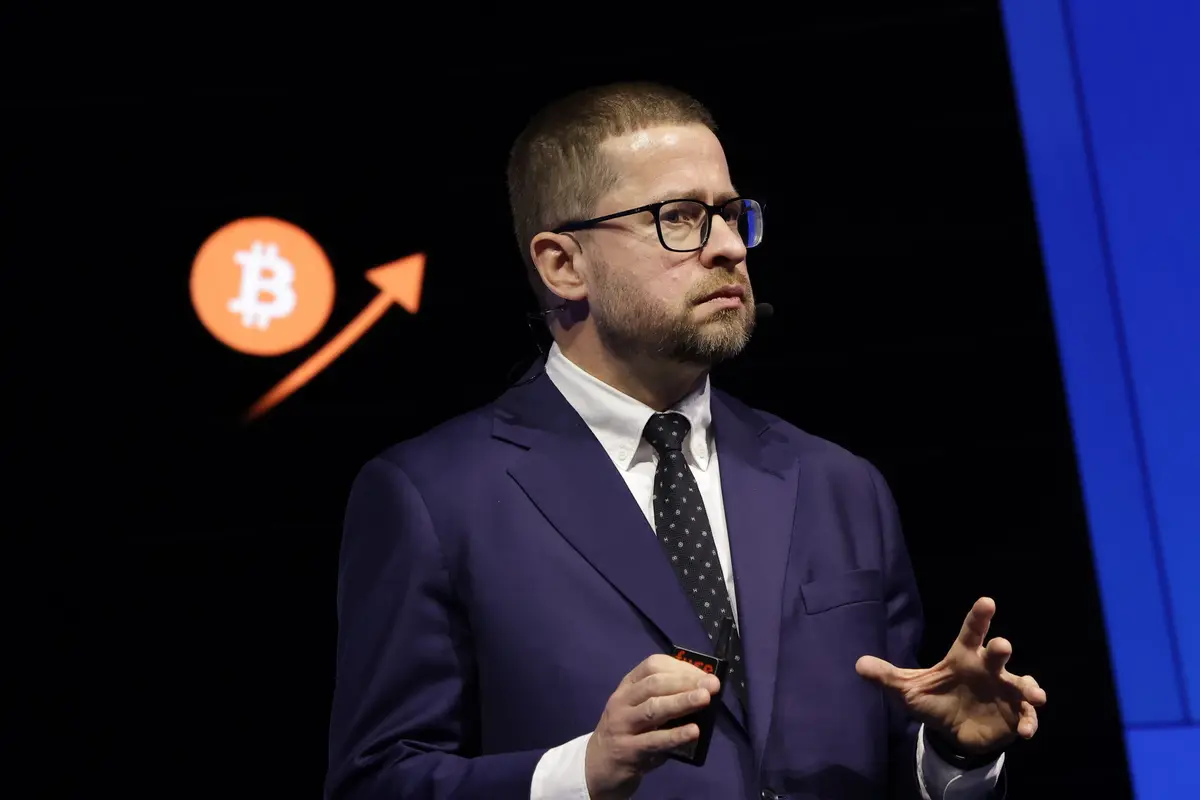 Presidente do Banco Central da República Tcheca Apoia Bitcoin como Reserva de 1% em Estratégia Inovadora
