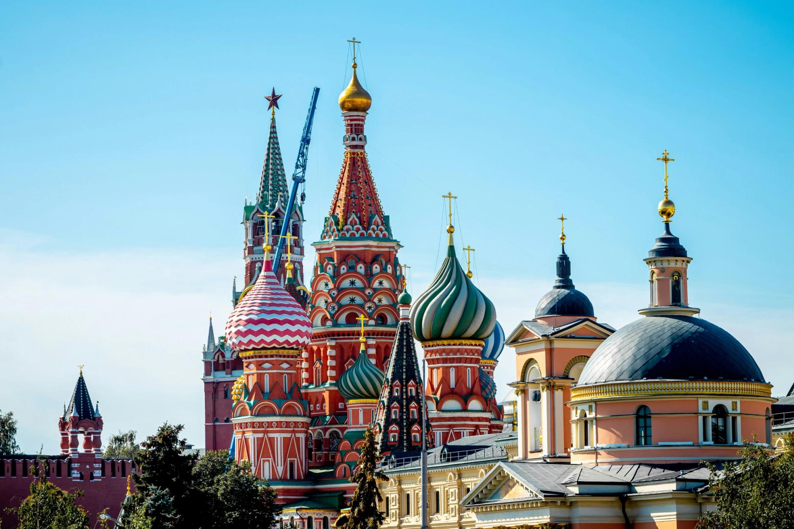 Rússia proíbe mineração de cripto em Moscou até 2032 para proteger rede elétrica
