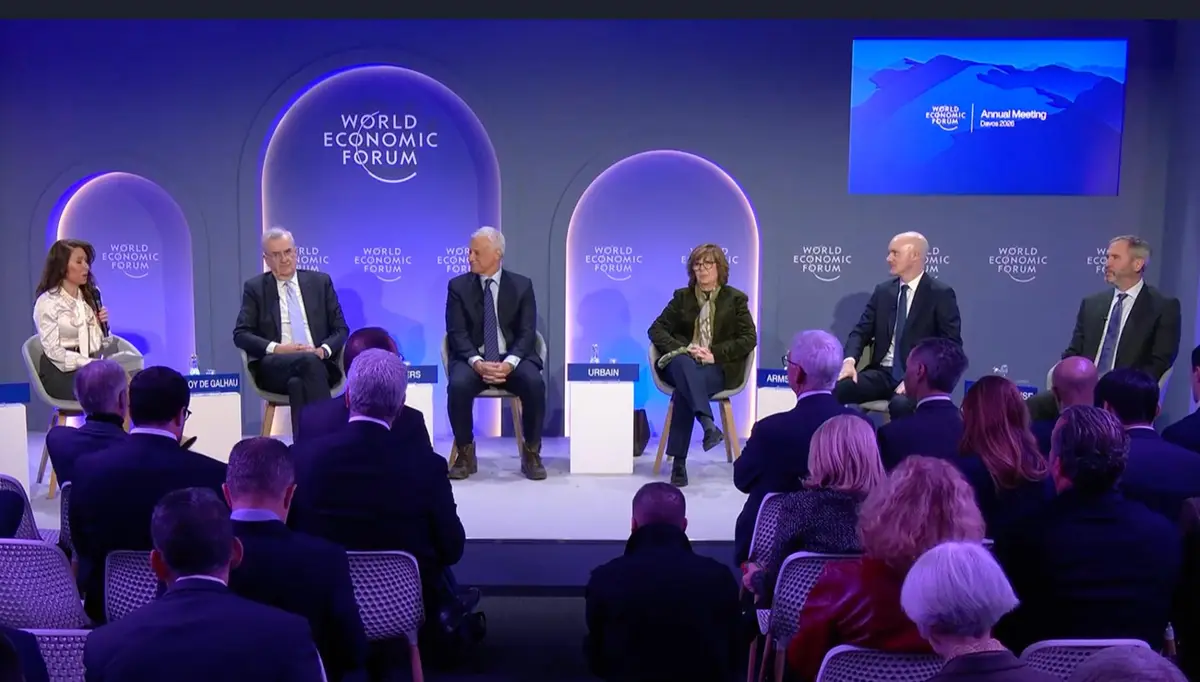 CEO da Coinbase, Brian Armstrong, debate com chefe do Banco Central da França sobre padrão bitcoin em Davos