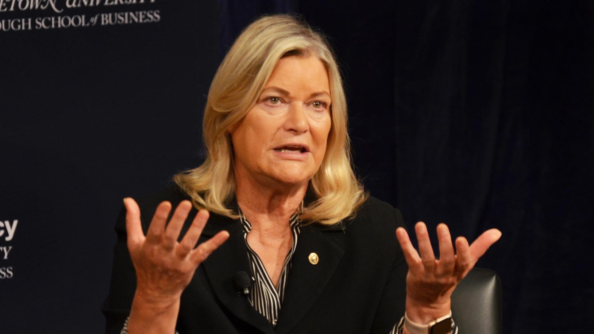 Clarity Act ganha novo texto com cláusula ética anti-Trump, mas prazo aperta