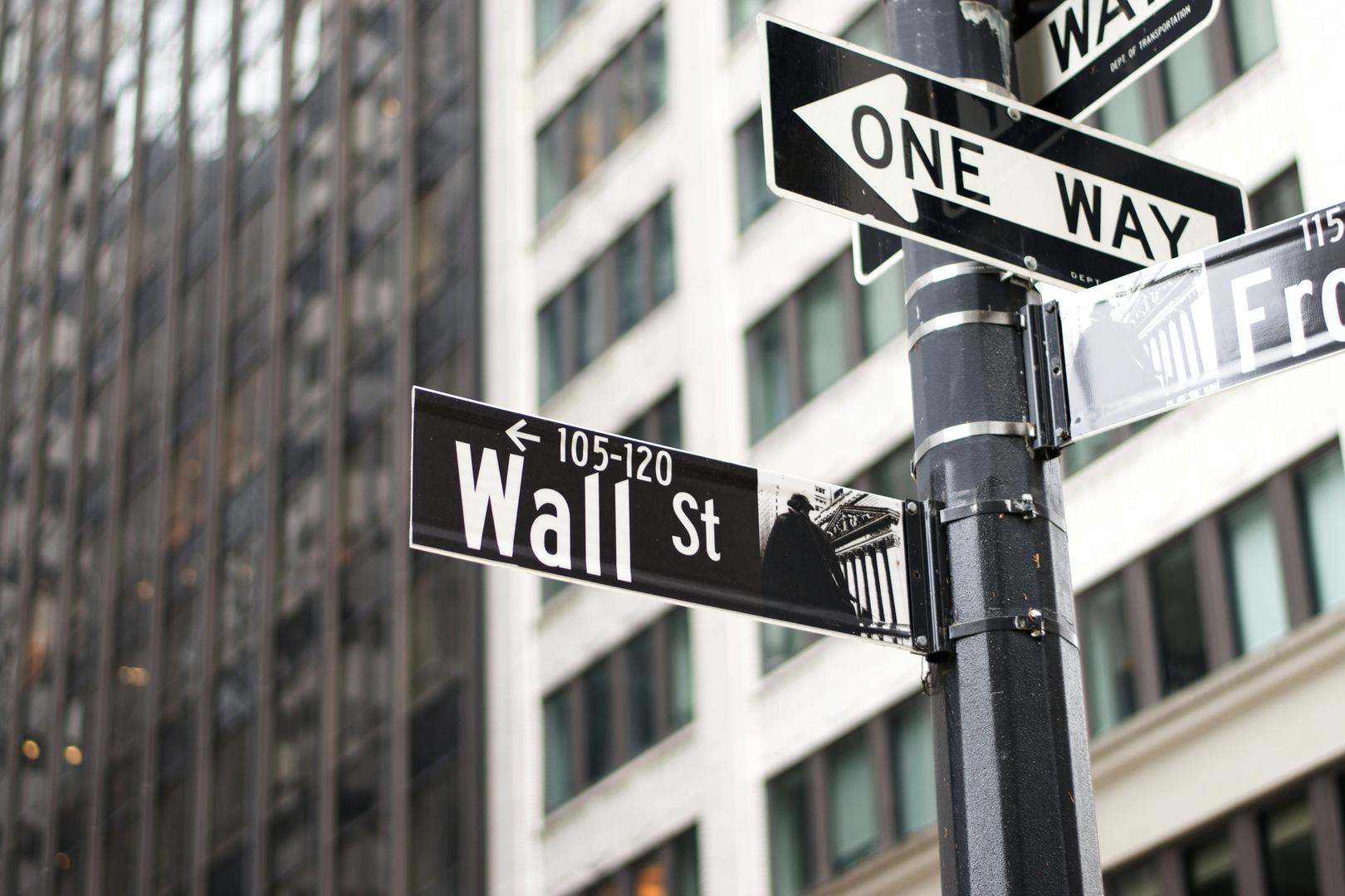 Ações de tokenização caem com novo adiamento da SEC; UNI lidera perdas