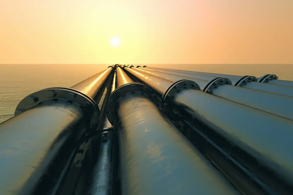 Liquidações em contratos futuros de petróleo tokenizados disparam após alta de 30% devido à escalada no Irã
