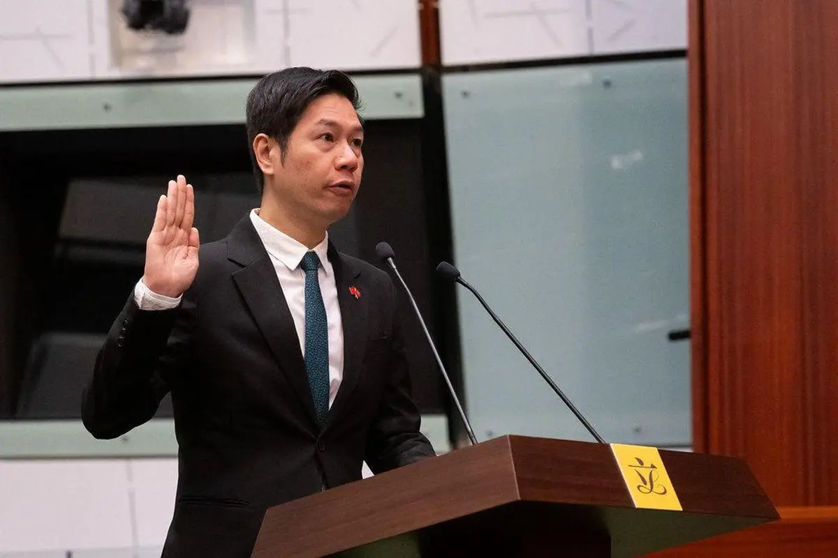 Hong Kong se destaca como conector global no setor de criptomoedas, afirma legislador Johnny Ng
