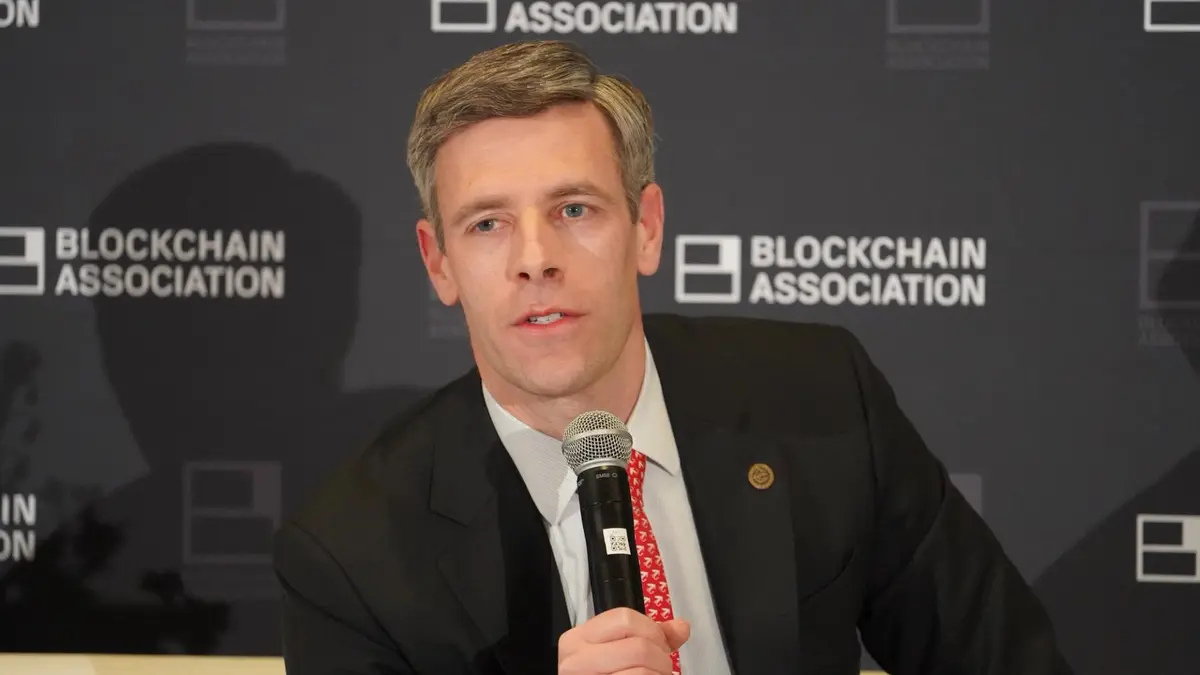 Regulador dos EUA Nega Pressão Política em Licença de Criptomoedas