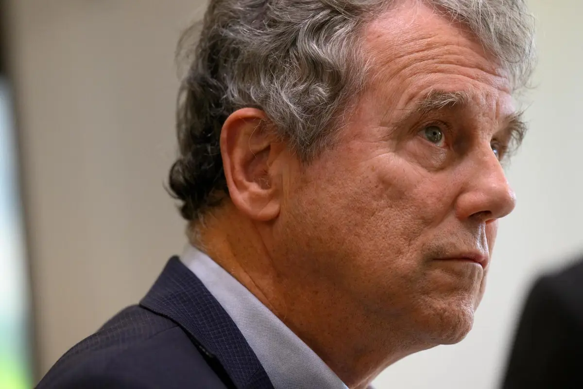 PAC apoiado pelo Solana Policy Institute investe milhões para obstruir campanha de Sherrod Brown ao Senado