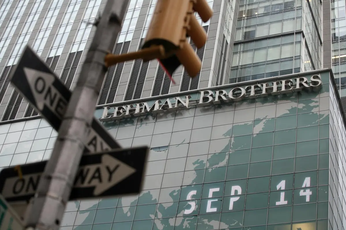 Pesquisa revela que americanos ainda preferem bancos a criptomoedas para acesso financeiro