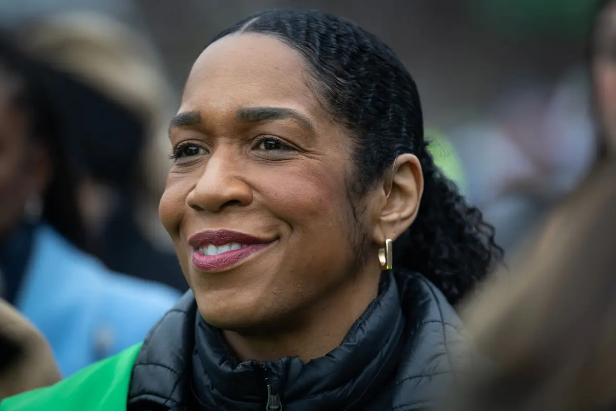 Juliana Stratton vence primárias do Senado em Illinois, derrotando Krishnamoorthi apoiado por cripto